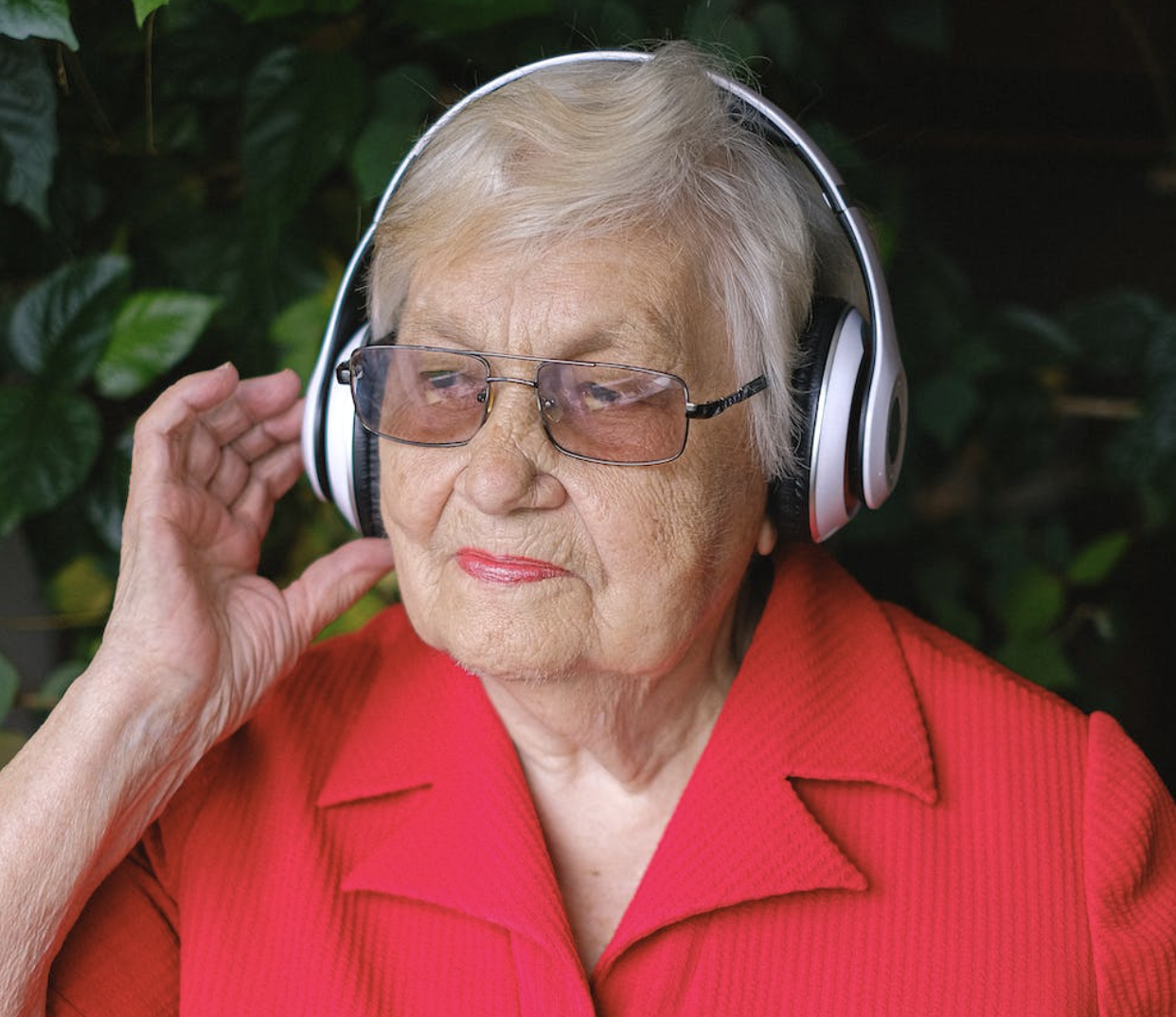 Music therapy improves social engagement for those with dementia￼
